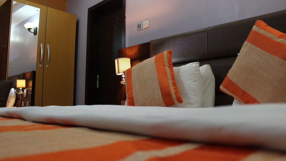 Downtown Royal Hotel Икея Экстерьер фото