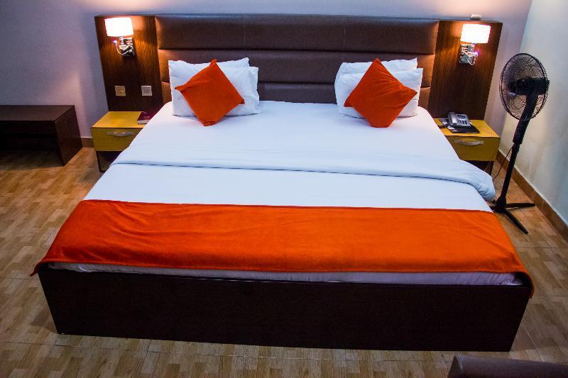 Downtown Royal Hotel Икея Экстерьер фото