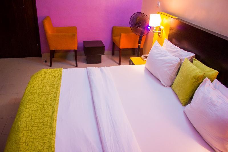 Downtown Royal Hotel Икея Экстерьер фото